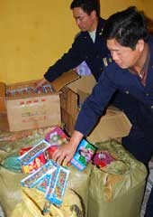 A haul of illegal firecrackers is seized by police in the northern border city of Lang Son. The fireworks, manufactured in China, were destined for Ha Noi. (Filed photo)